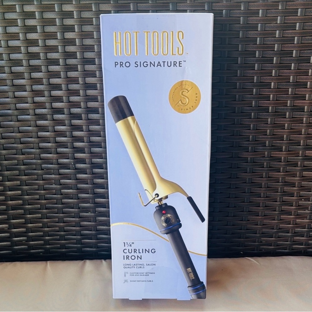 NEW! Hot Tools Pro Signature Gold Curling Iron.